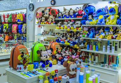 Too many toys distract children's attention